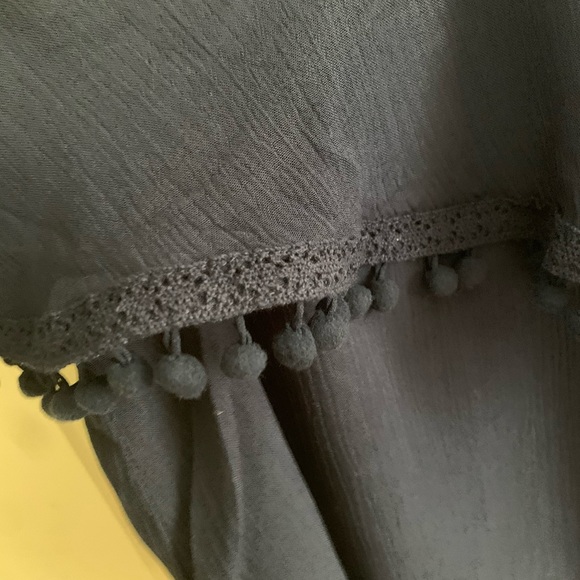 Cold Shoulder Ruffle Top - Picture 3 of 4